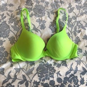 Like green bra Victoria’s Secret